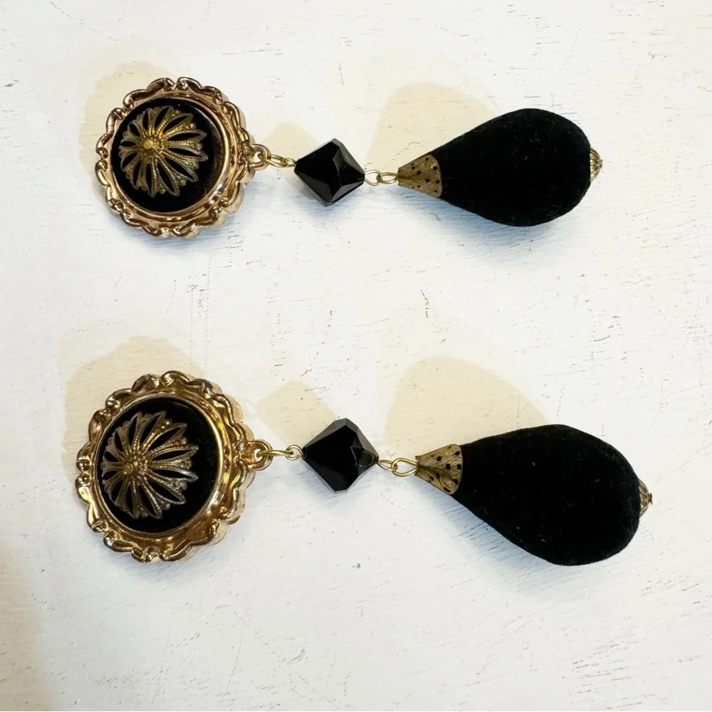 Long Black Gold Dangle Drop Clip On Earrings Statement Vintage Plastic Acrylic